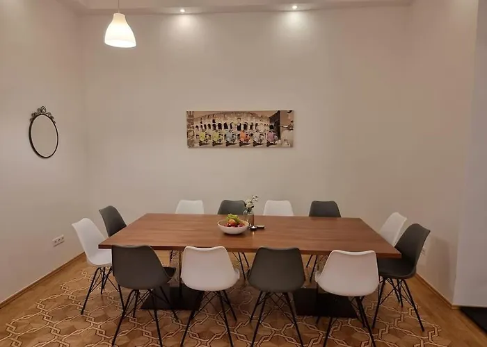 Sissi Royal - Inner 4 Bedroom דירה