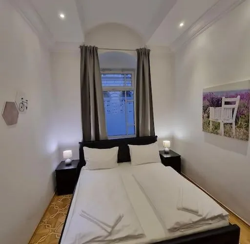 Sissi Royal - Inner 4 Bedroom דירה וינה